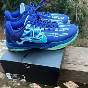 Nike Blue and Teal Athletic Sneakers